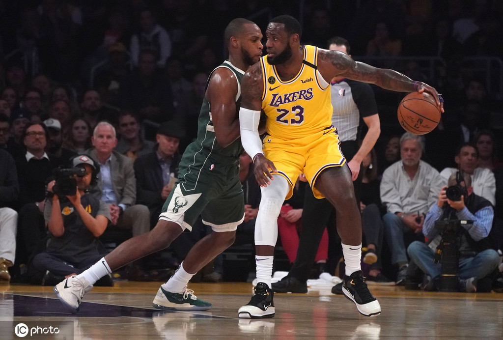 league of legends-包含里程碑夜密尔沃基雄鹿豪取连胜，亚冠转会期刷纪录，目标明确，高层口径保持一致的词条